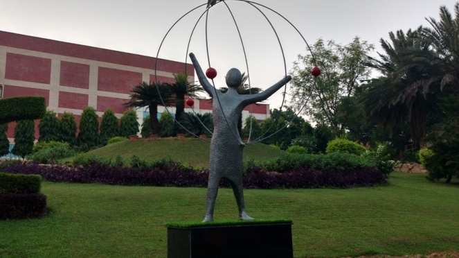  Atom resin sculpture